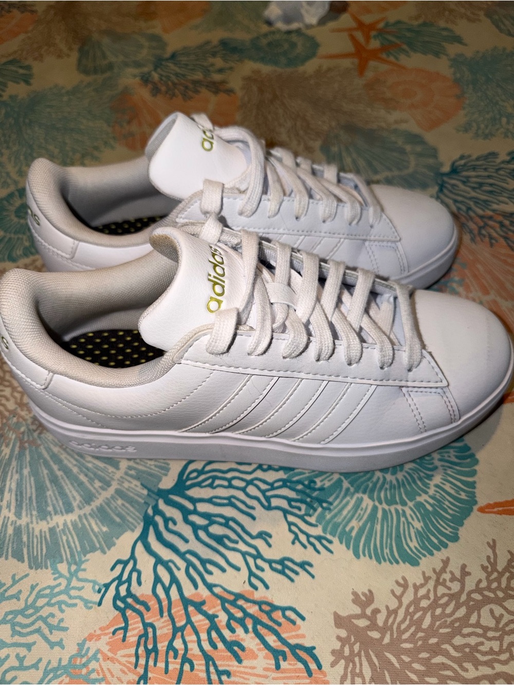adidas White Low-Top Kids Sneakers with Gold Logo